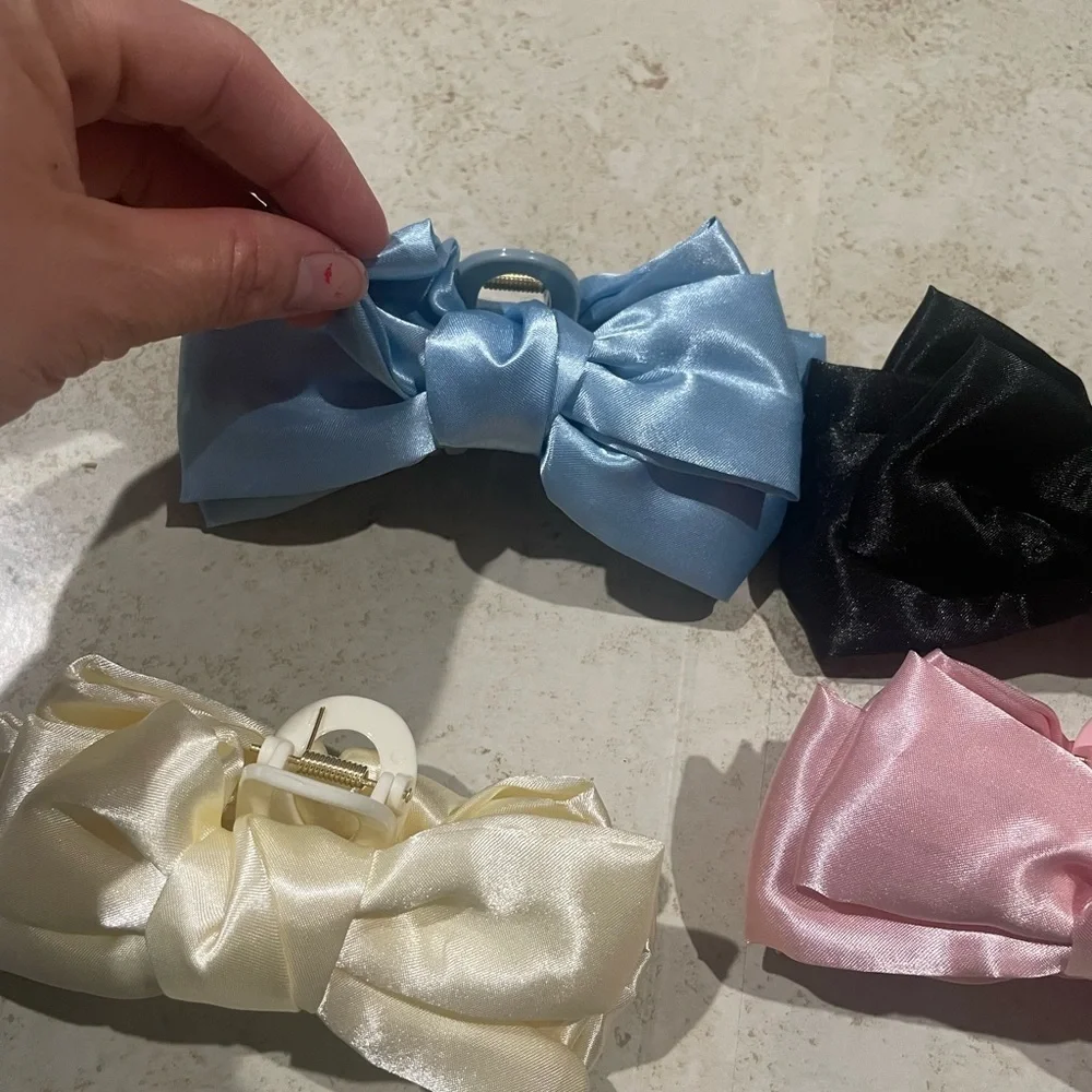 Bowknot hair clip- claw clip - set of 4 - black, white, pink and blue